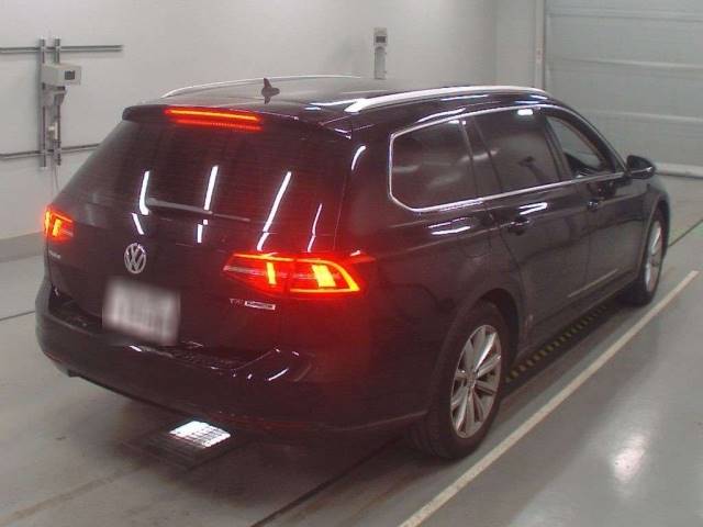 10214 VOLKSWAGEN PASSAT VARIANT 3CCZE 2015 г. (CAA Tokyo)